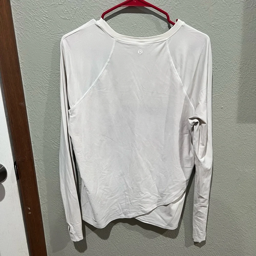 lululemon athletica White Long-Sleeve Crewneck Top Size Small Buttersoft EUC